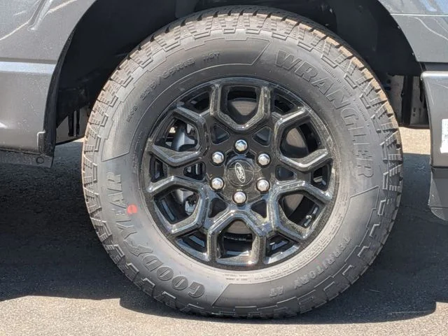New 2026 Carbonized Gray Metallic Ford XLT image 31