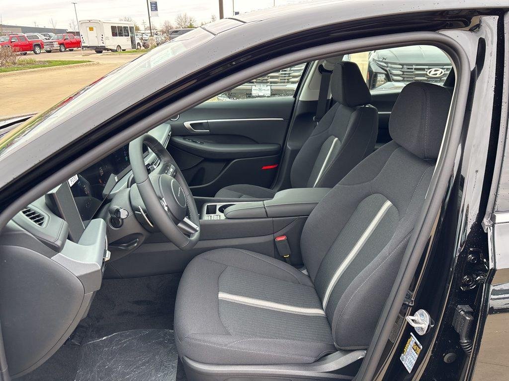 New 2026 Abyss Black Hyundai SEL Sport image 17