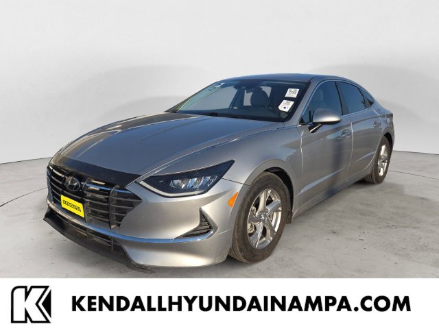 Used 2020 Silver Hyundai SE image 1