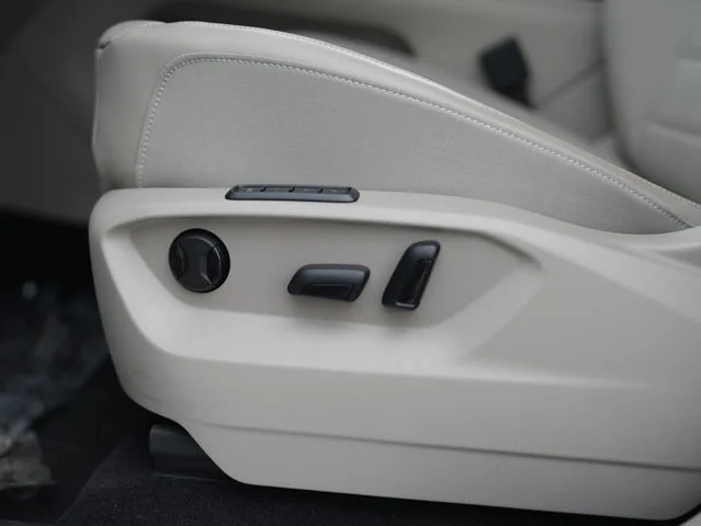 New 2026 Opal White Pearl Volkswagen 2.0T SEL image 28