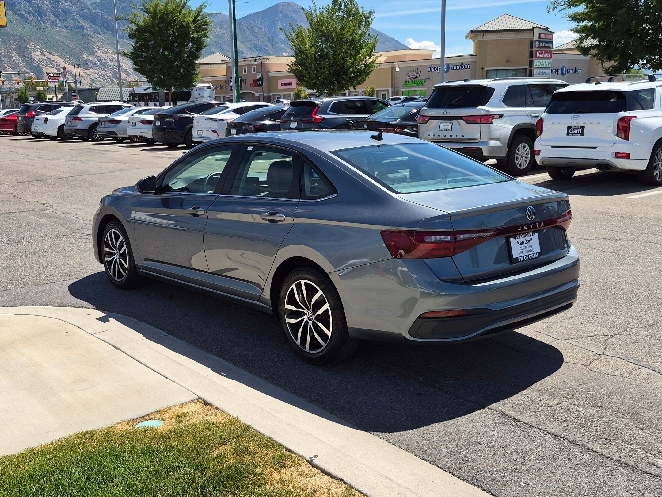 Certified Used 2025 Platinum Gray Metallic Volkswagen SE image 7