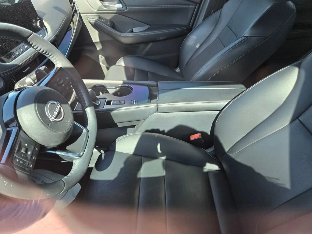 Used 2023 Gun Metallic Nissan SL image 4