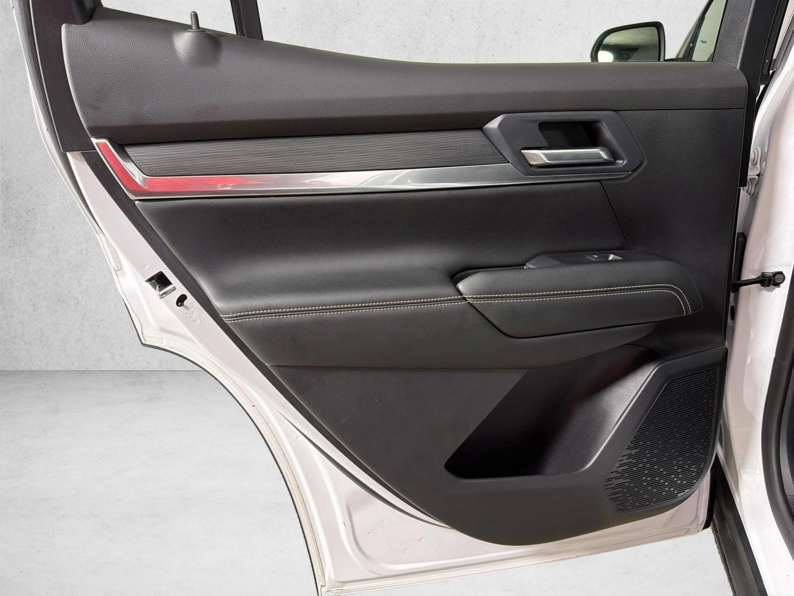 Used 2026 White GMC FWD Elevation image 22