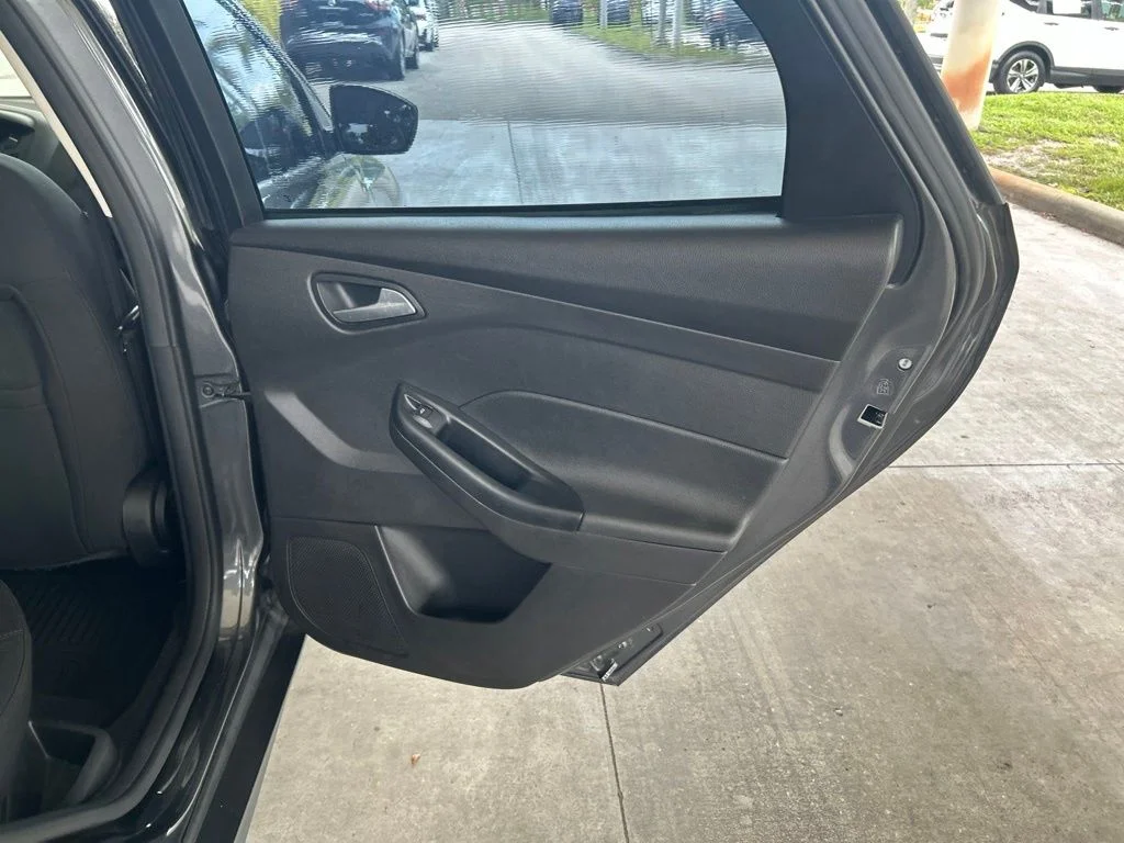 Used 2018 Gray Ford SE image 29
