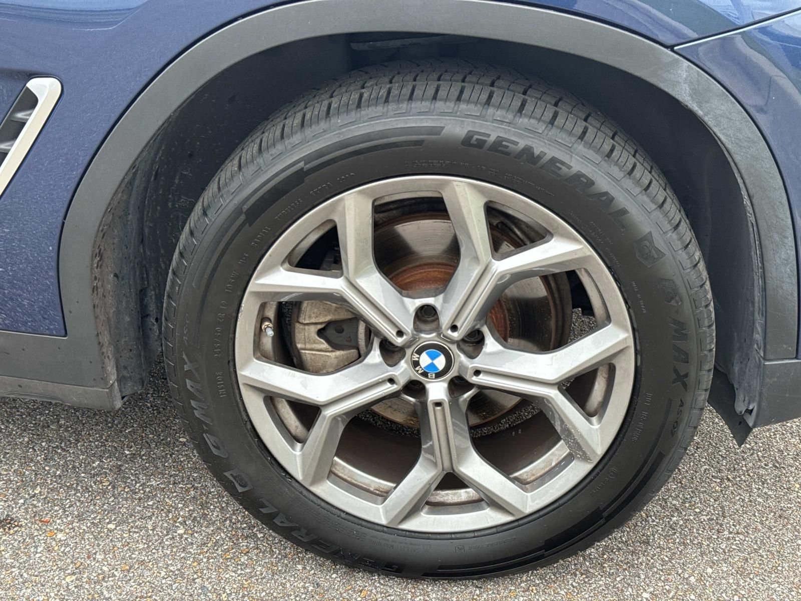 Used 2024 Blue BMW sDrive30i image 4