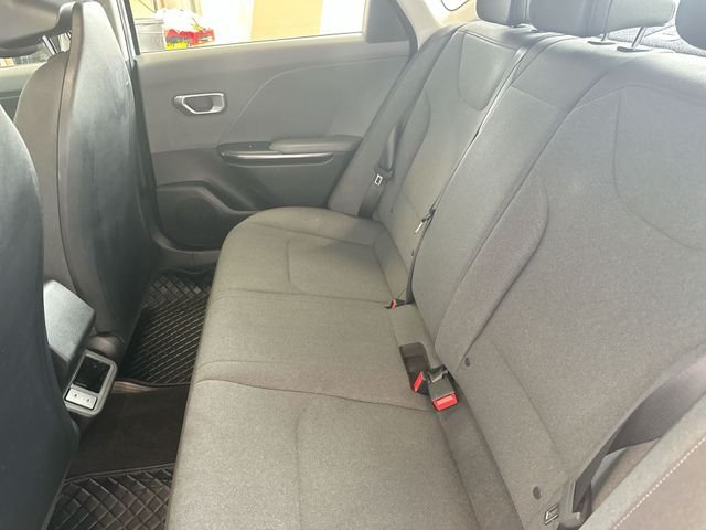 Used 2025 White Kia LXS image 25