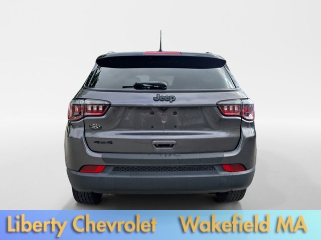 Used 2023 Granite Crystal Metallic Clearcoat Jeep Altitude image 6