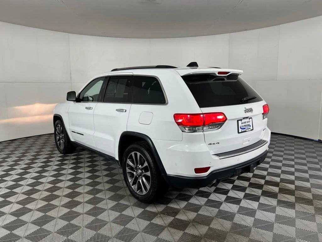 Used 2018 Bright White Clearcoat Jeep Limited image 29