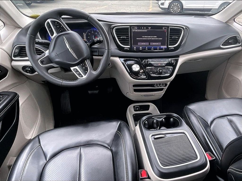 Used 2023 Black Chrysler Touring L image 18