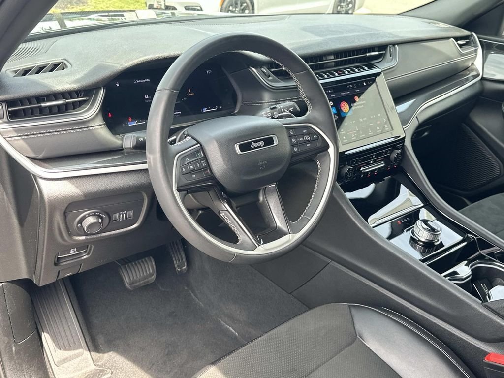 Used 2023 Gray Jeep Altitude X image 2