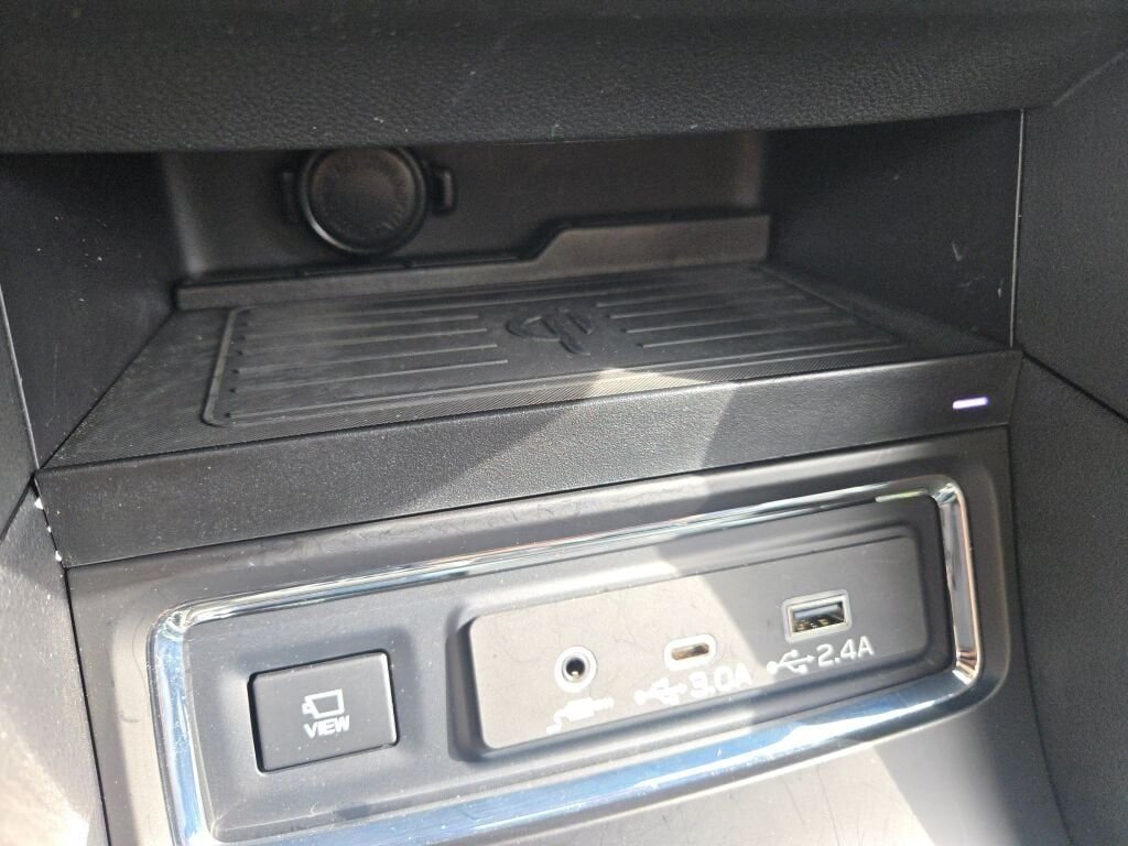 Used 2024 White Subaru Onyx Edition image 30