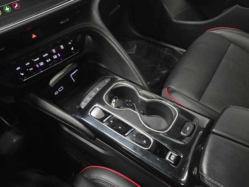 Used 2022 Red Buick Essence image 27