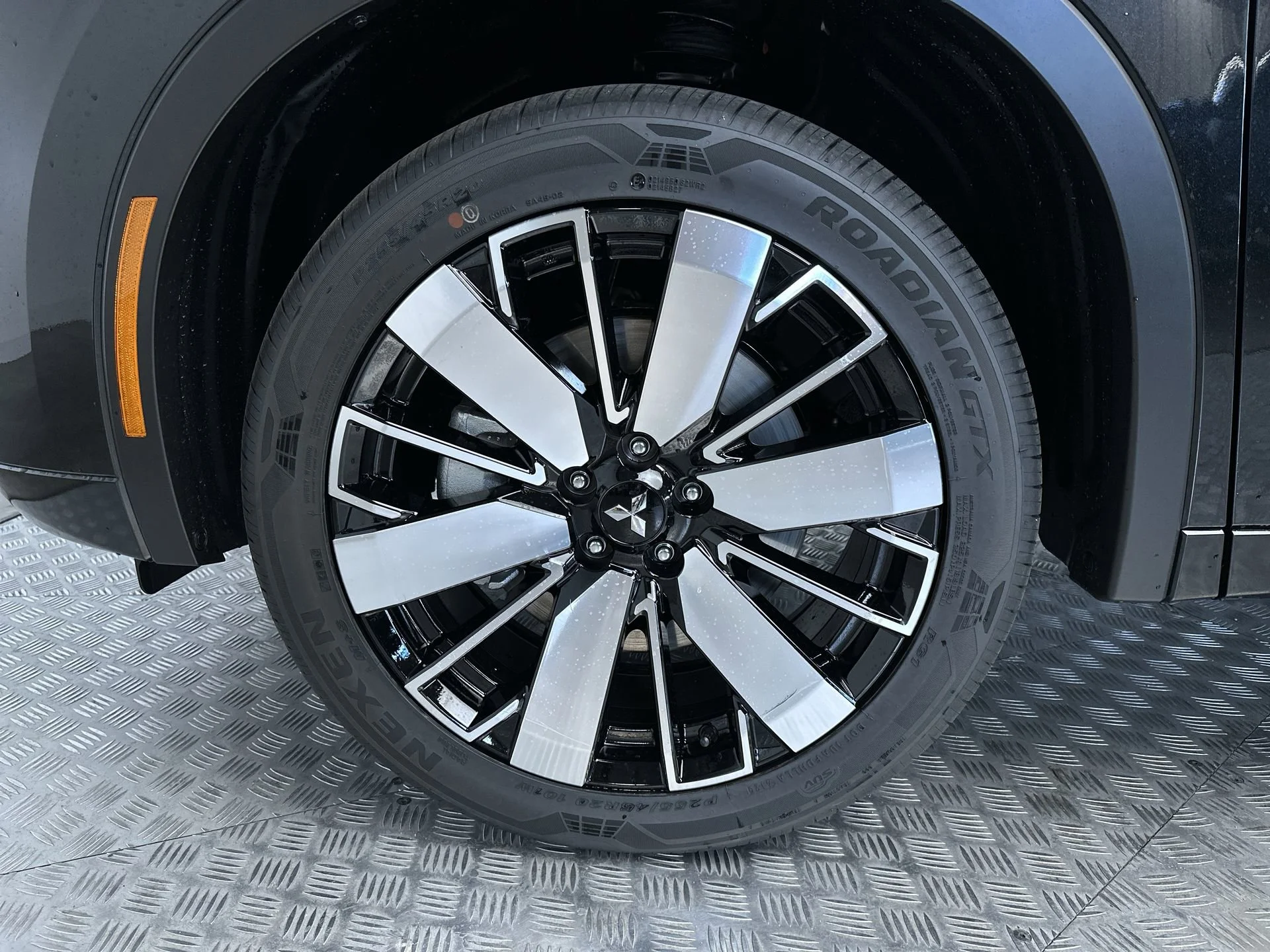 New 2026 Black Diamond Mitsubishi SEL image 25
