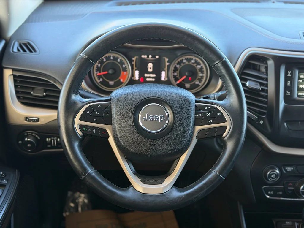 Used 2014 Black Jeep Latitude image 17