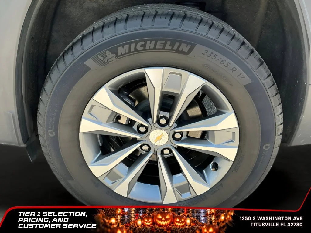 Used 2025 Mosaic Black Metallic Chevrolet LT image 39