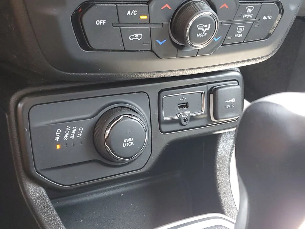 Certified Used 2022 Blue Jeep Limited image 30