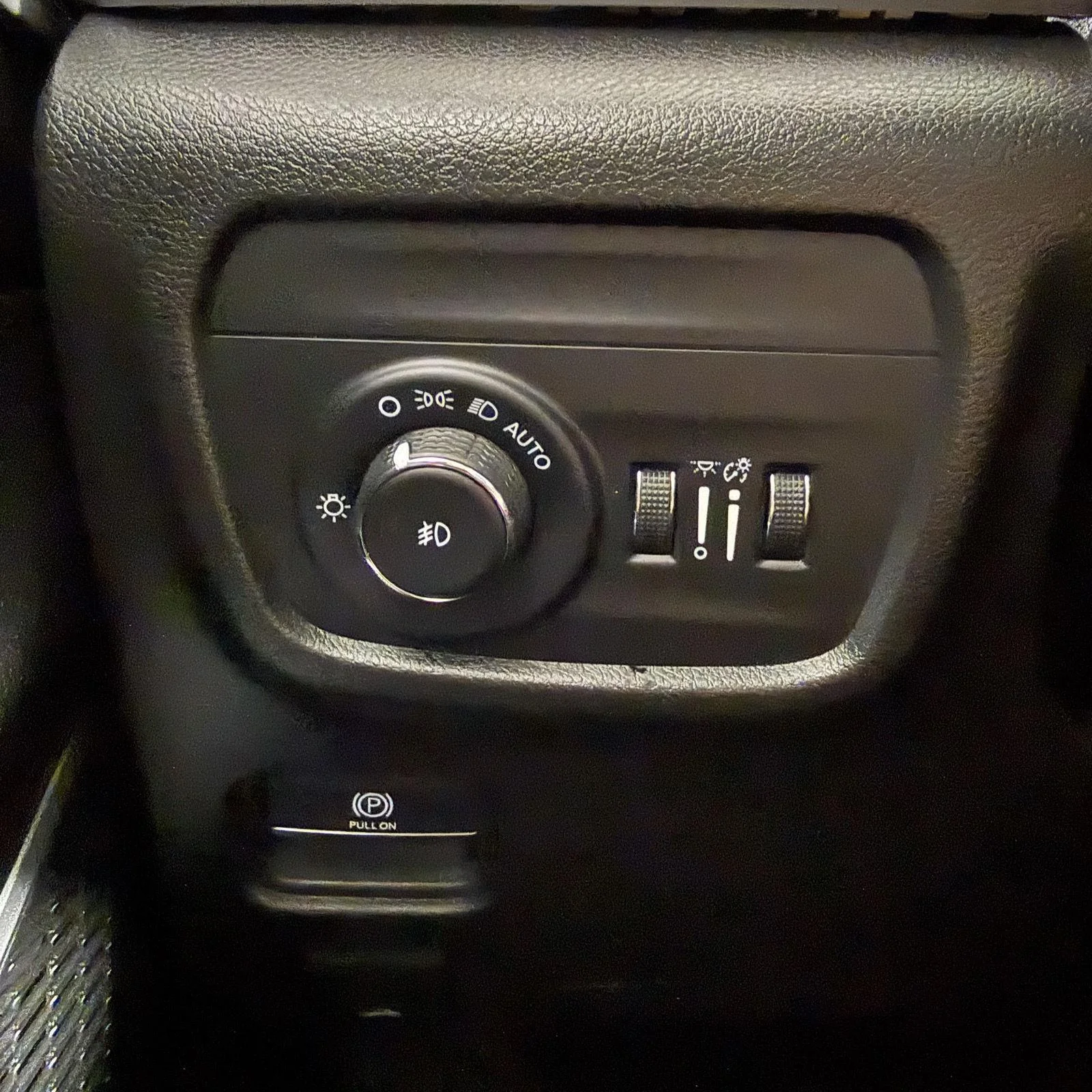 Used 2022 Velvet Red Pearlcoat Jeep Limited image 18