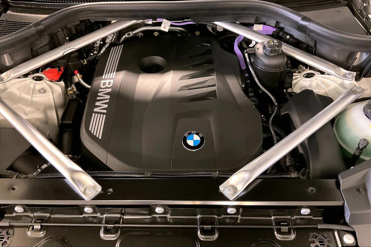 New 2026 Alpine White BMW sDrive40i image 17