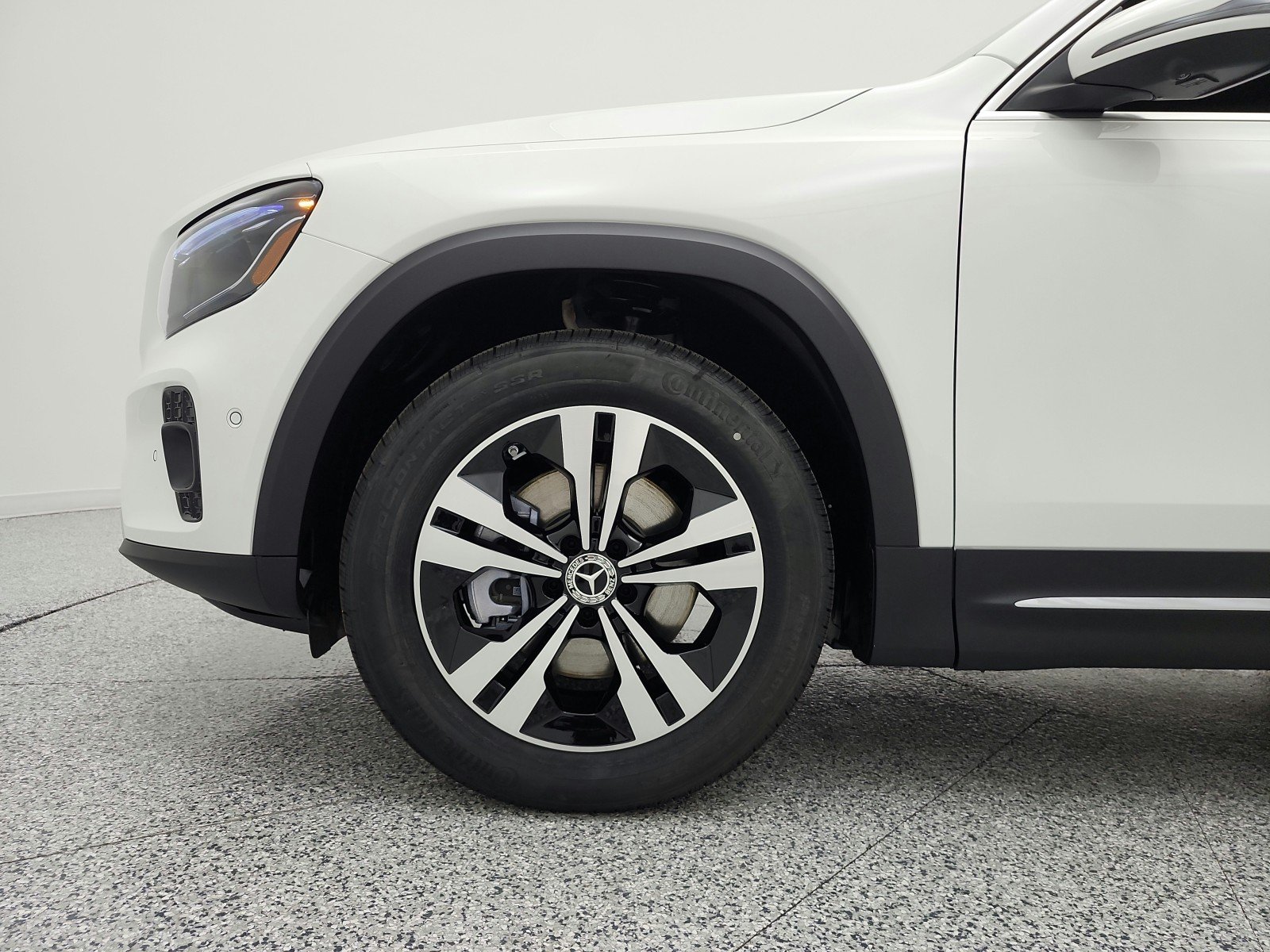 New 2026 Polar White Mercedes-Benz GLB 250 SUV image 13
