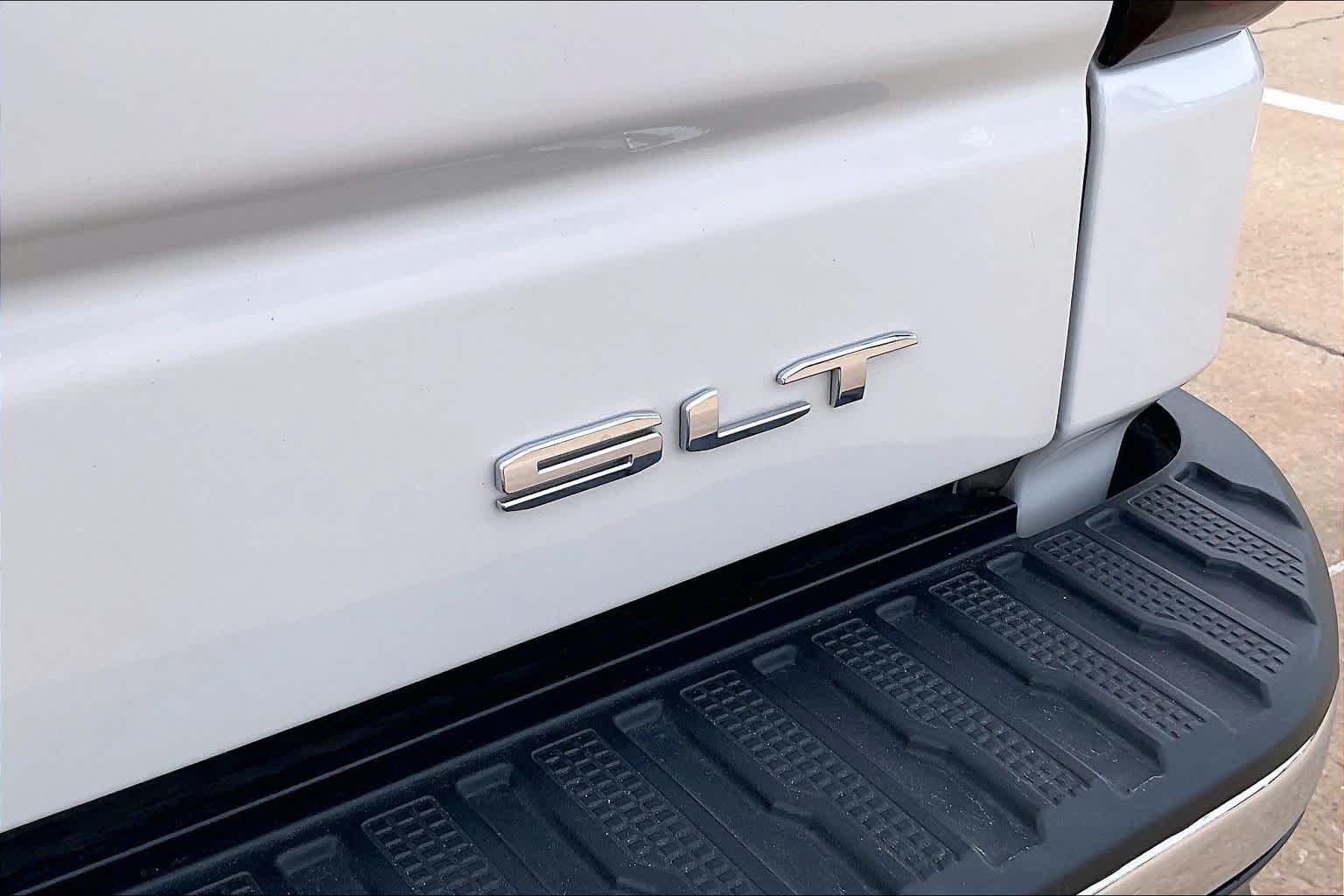 Used 2024 White Frost Tricoat GMC SLT image 9
