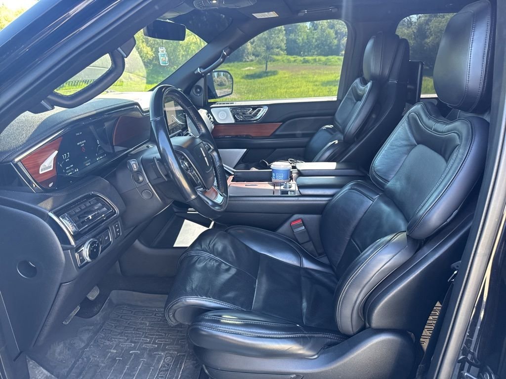 Used 2019 Black Metallic Lincoln Reserve image 17