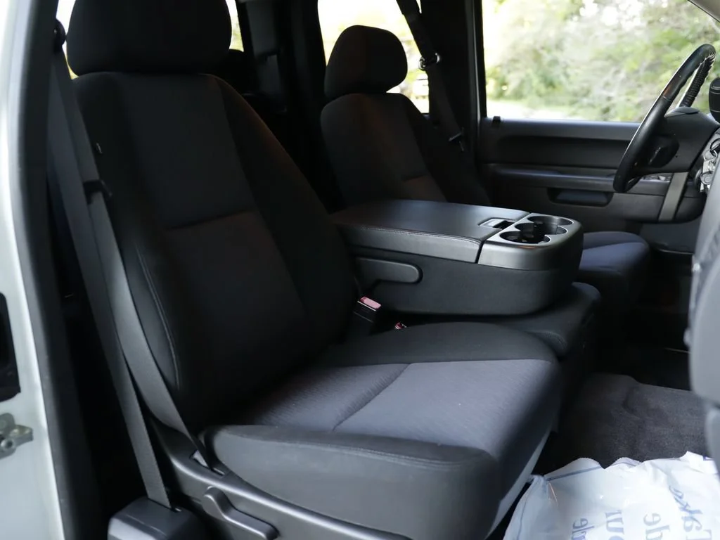 Used 2010 SUMMIT WHITE Chevrolet LT image 26