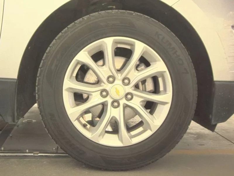 Used 2018 Silver Ice Metallic Chevrolet LT image 22