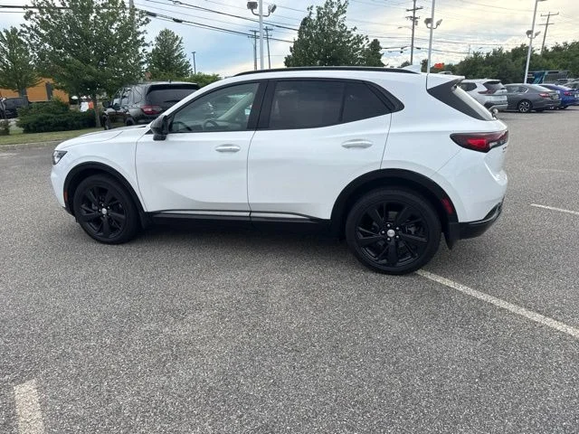 Used 2021 Summit White Buick Essence image 10