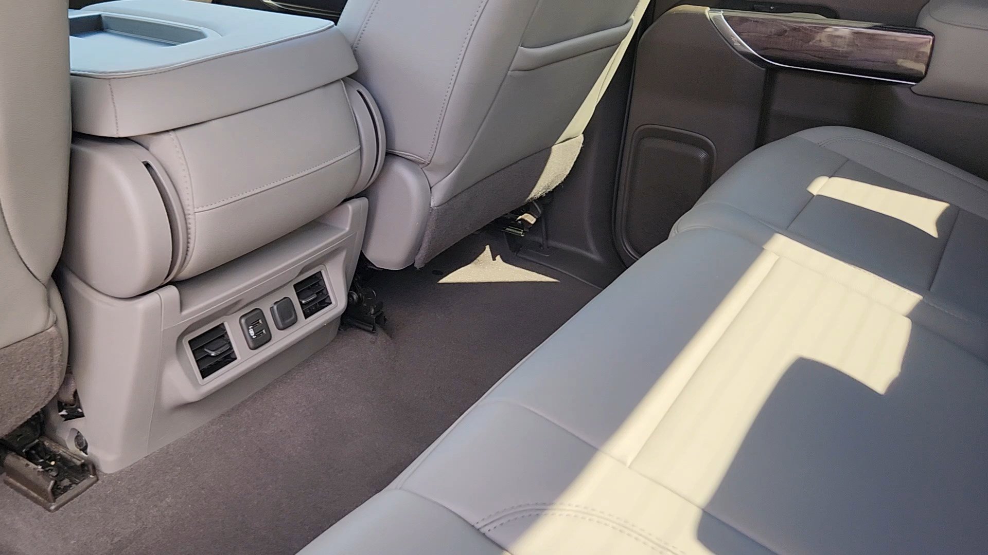 Used 2020 Summit White Chevrolet LTZ image 17