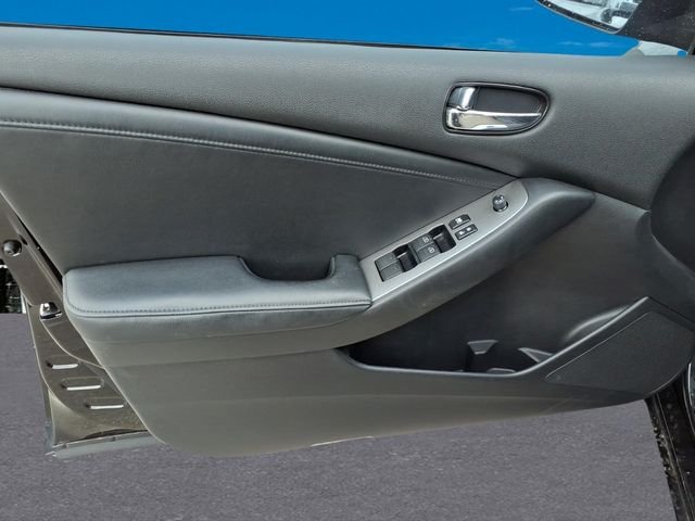 Used 2012 Black Nissan 2.5 SL image 18