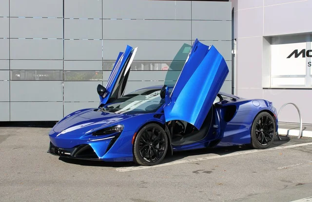 2025 McLaren Artura Performance