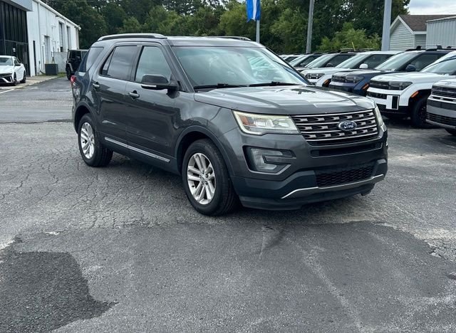 Used 2017 Gray Ford XLT image 1
