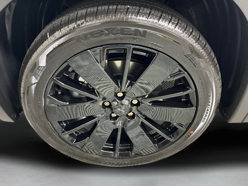 New 2026 White Diamond Mitsubishi LE image 37