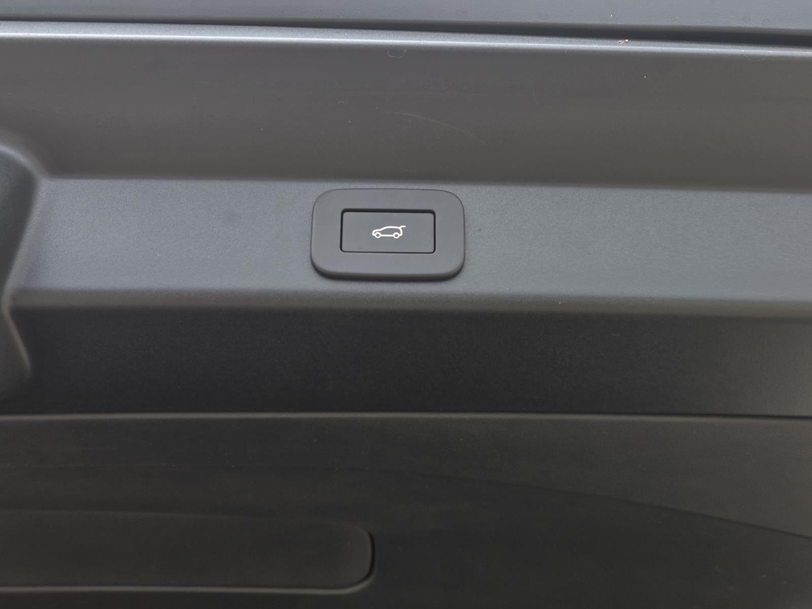 New 2026 Santorini Black Land Rover Dynamic SE image 11