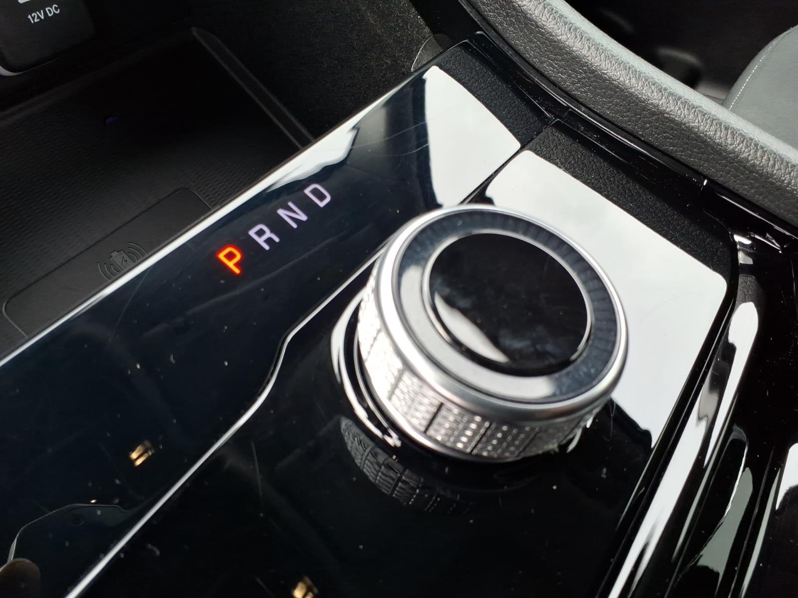 Used 2022 Diamond Black Crystal Pearlcoat Jeep Laredo image 8