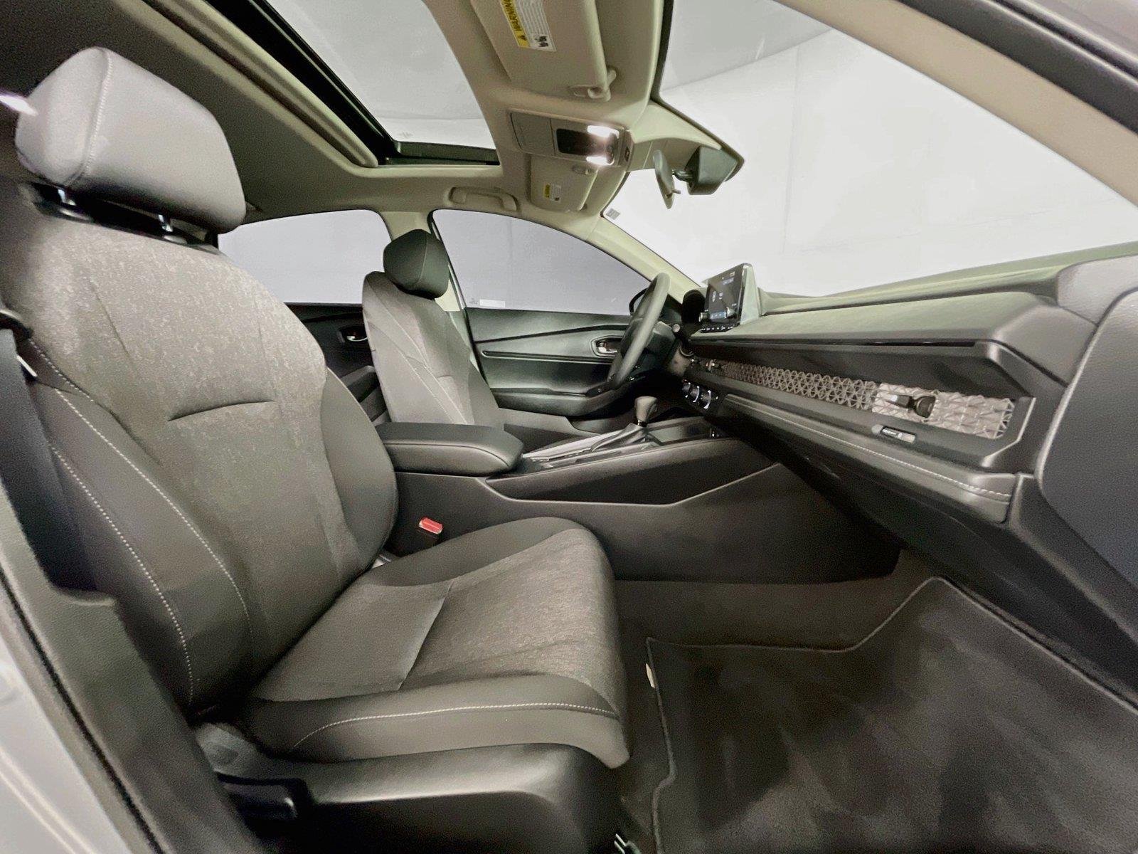 Used 2025 Solar Silver Metallic Honda SE image 30