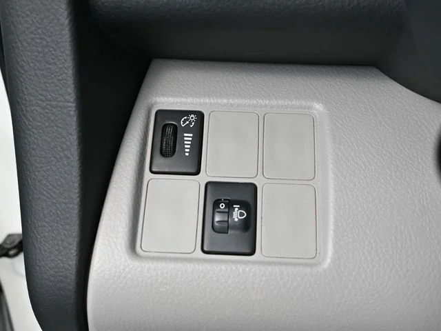 2012 Toyota RAV4 EV - Photo 27