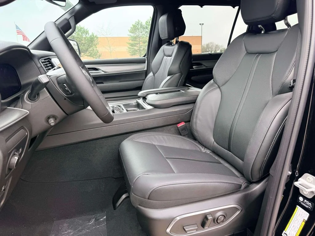 New 2026 High Gloss Black Jeep Limited Altitude image 15