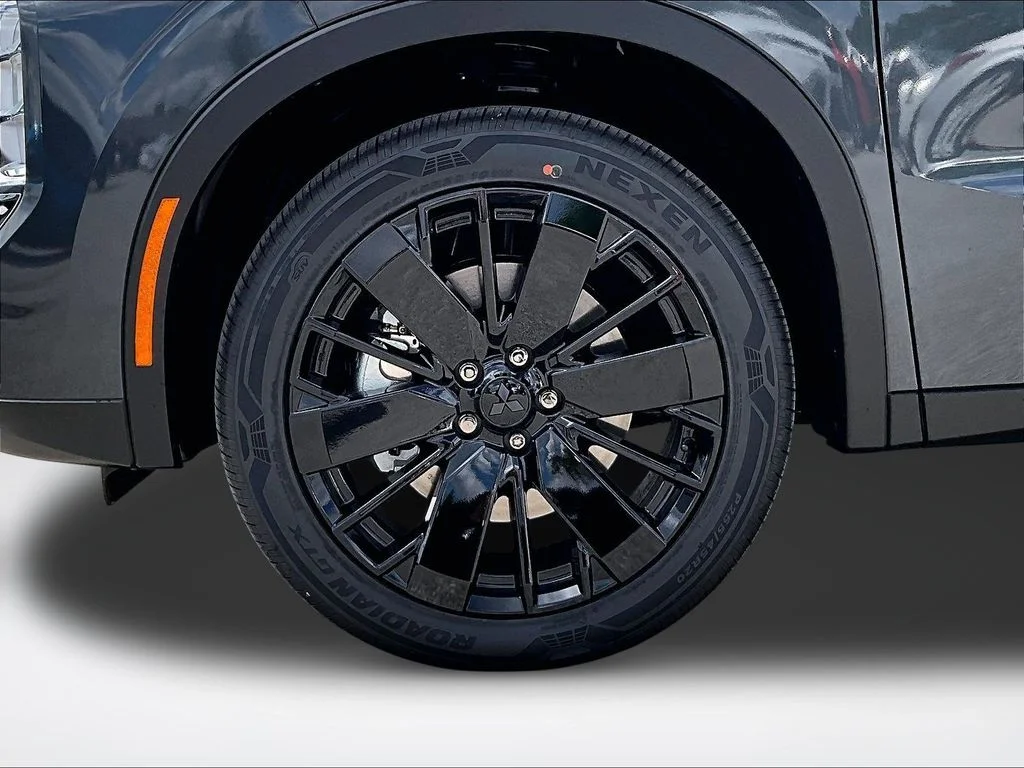 New 2026 Gray Mitsubishi LE image 14
