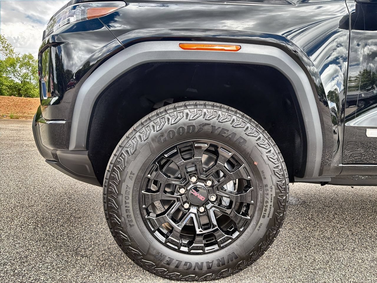 New 2026 Onyx Black GMC Elevation image 28