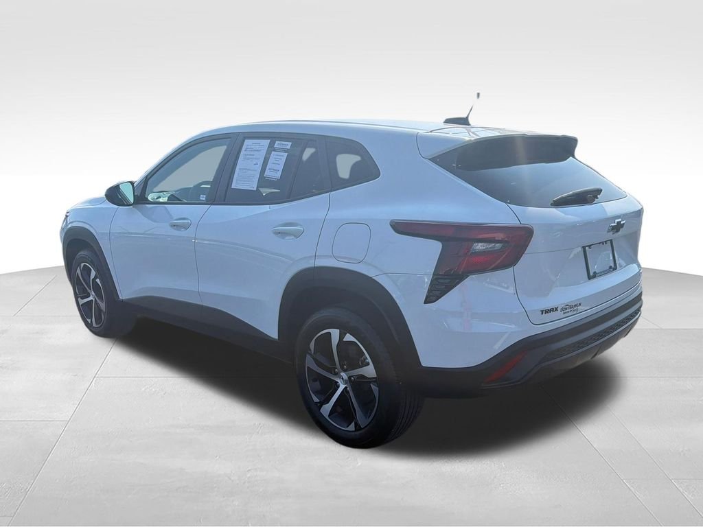 Used 2025 White Chevrolet 1RS image 3