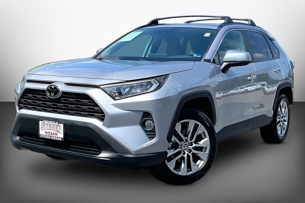 Used 2021 Silver Toyota XLE Premium image 3