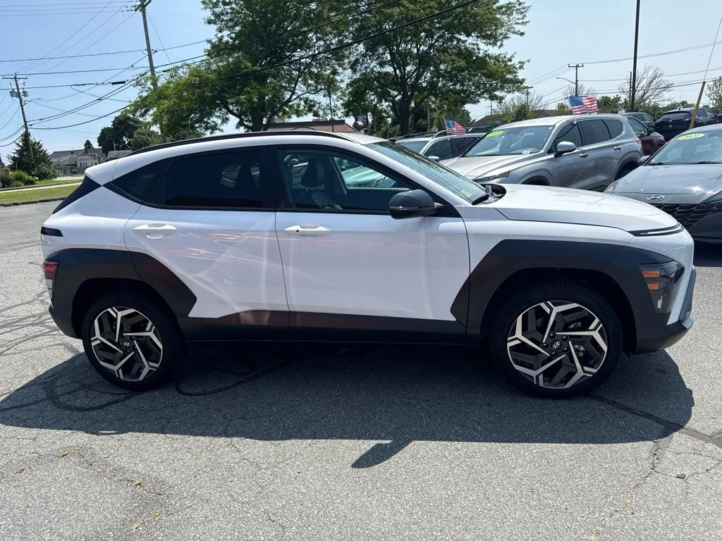 Used 2026 White Hyundai SEL Premium image 4