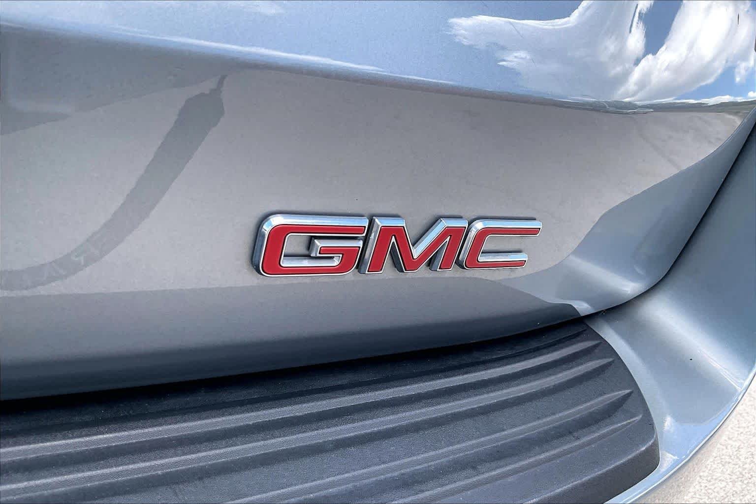 Used 2025 Sterling Metallic GMC Denali image 30