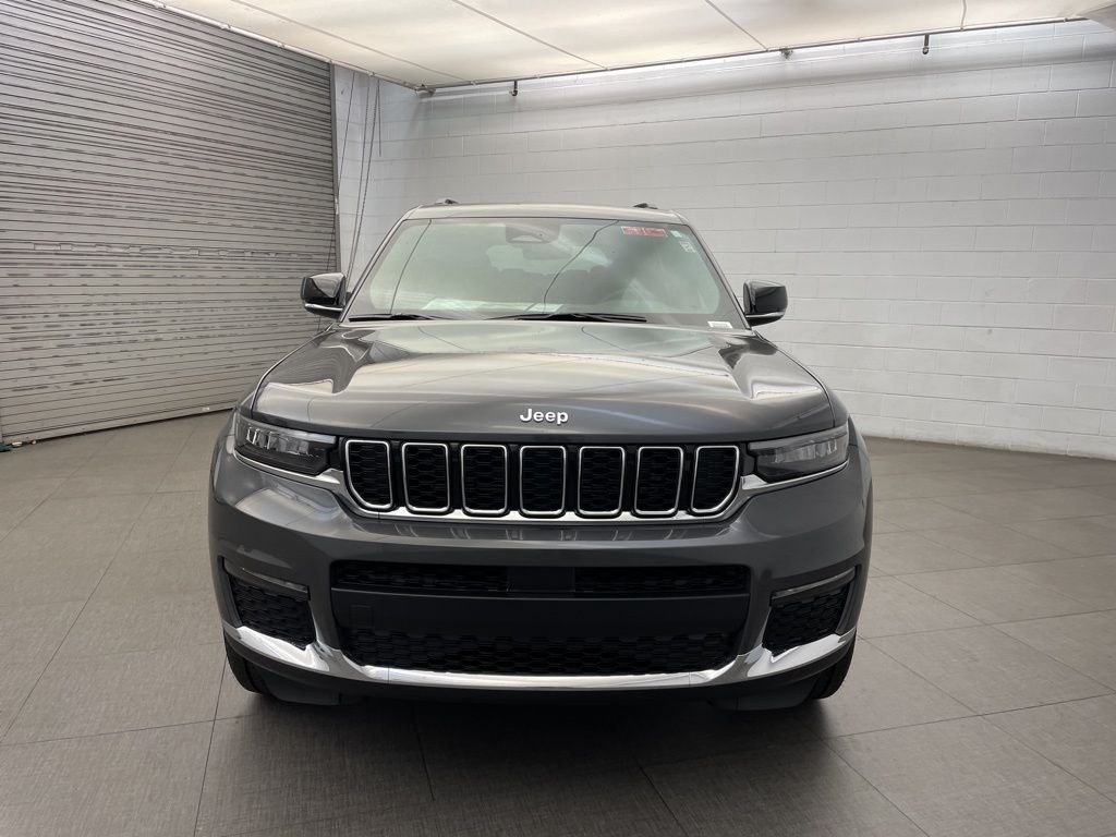 New 2025 Baltic Gray Metallic Clear-Coat Exterior Paint Jeep Limited image 6