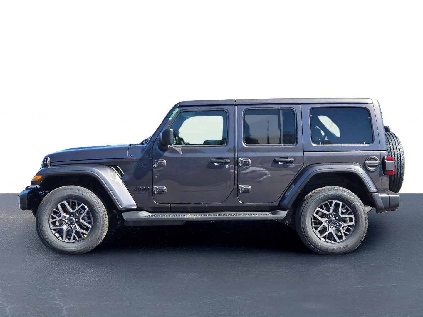 New 2026 Granite Crystal Metallic Clearcoat Jeep Sahara image 12