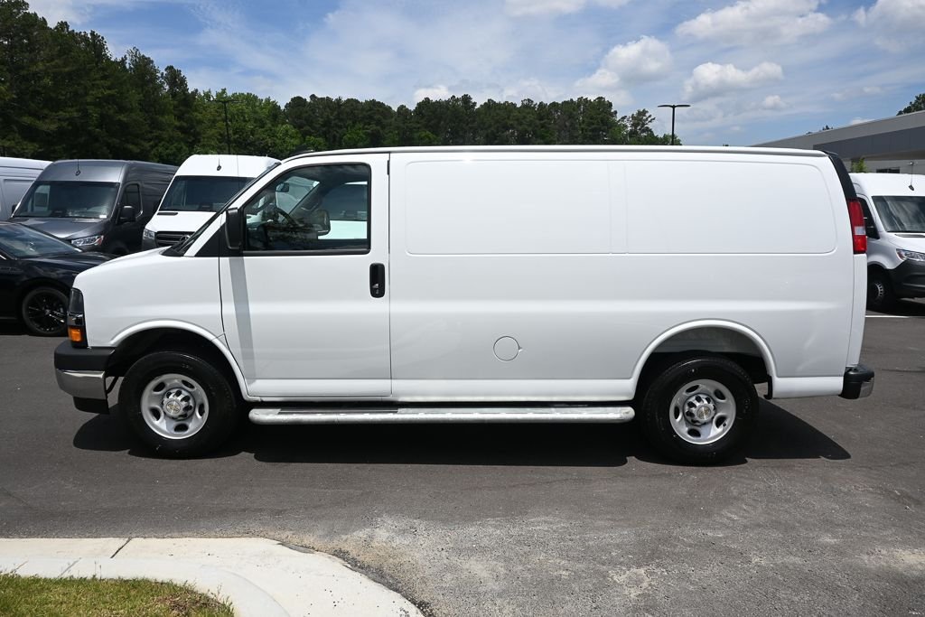 Used 2025 White Chevrolet Work Van image 3