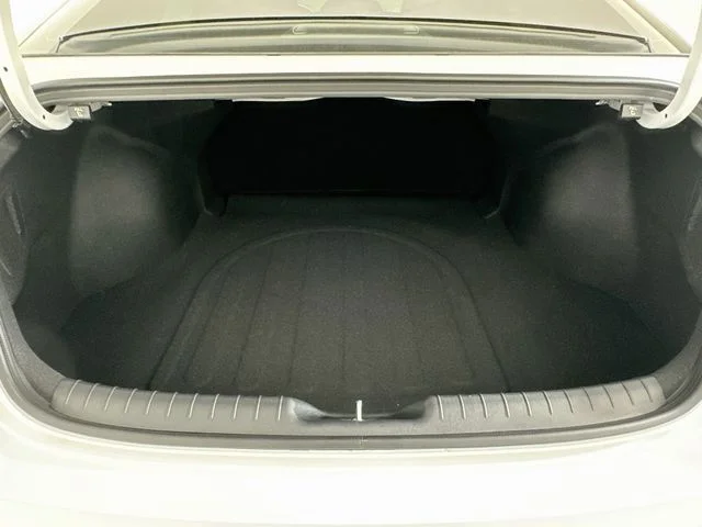 New 2026 Hyundai ELANTRA SE