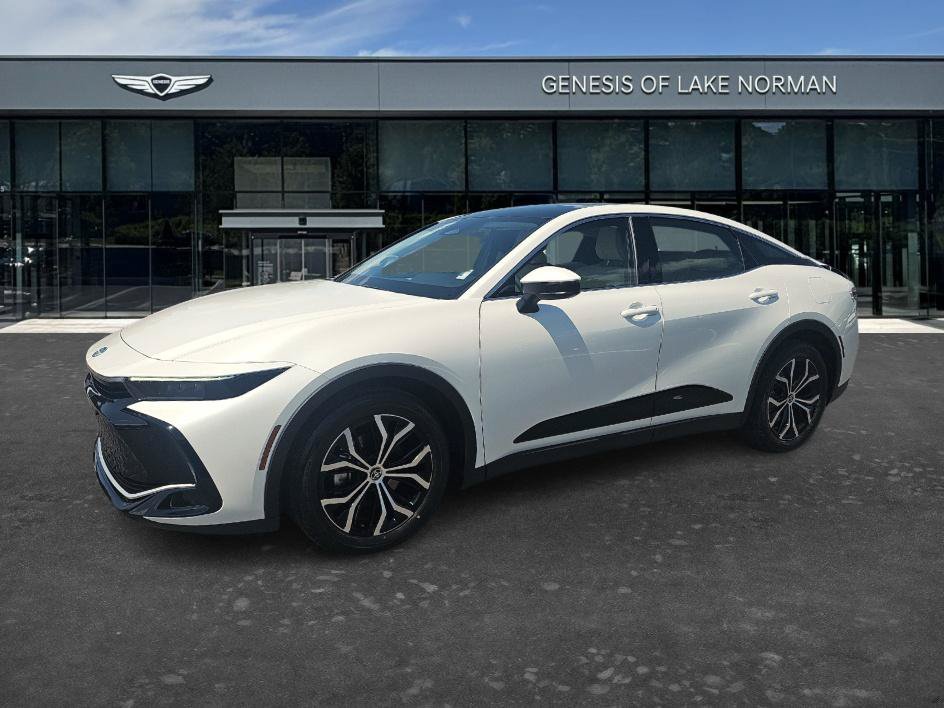 Used 2023 Oxygen White Toyota Limited image 1