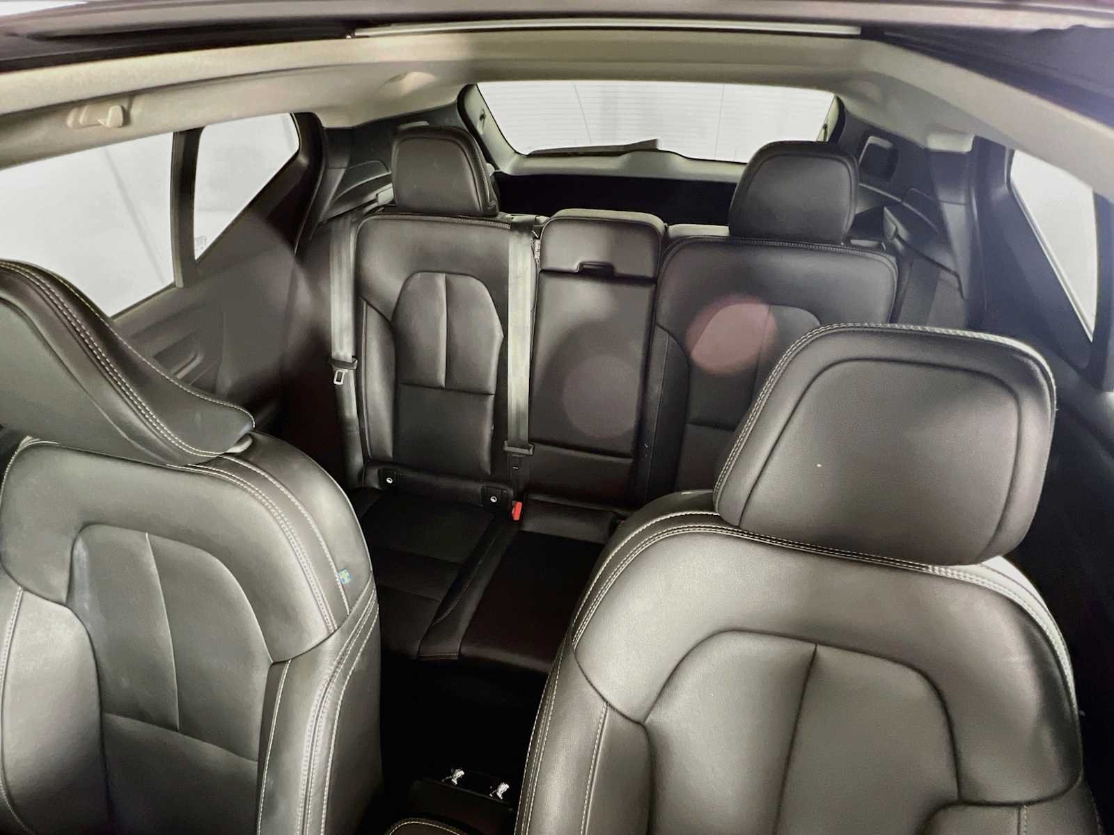 Used 2021 DENIM BLUE METALL Volvo Momentum image 23